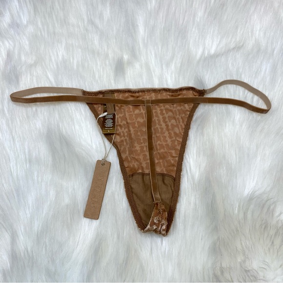 SKIMS Velvet String Thong Chai - Picture 4 of 6